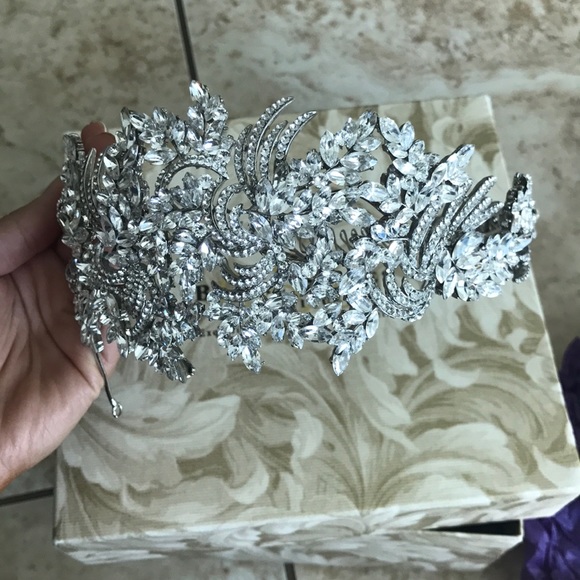 Custom crystal encrusted headpiece wedding - Picture 5 of 8